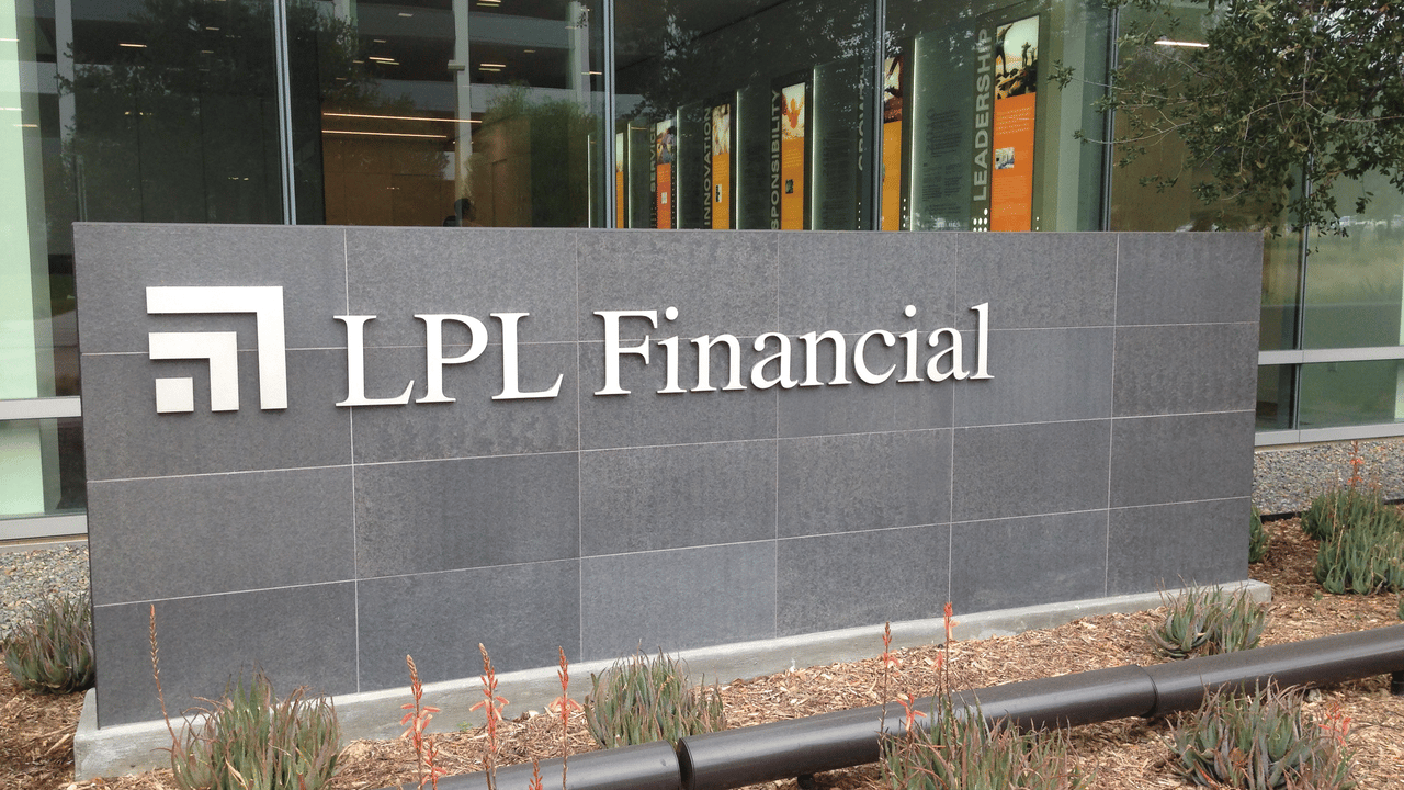 LPL Closes Commonwealth Deal, Pushes Final Integration to Q4 of Next Year LPL Closes Commonwealth Deal, Pushes Final Integration to Q4 of Next Year