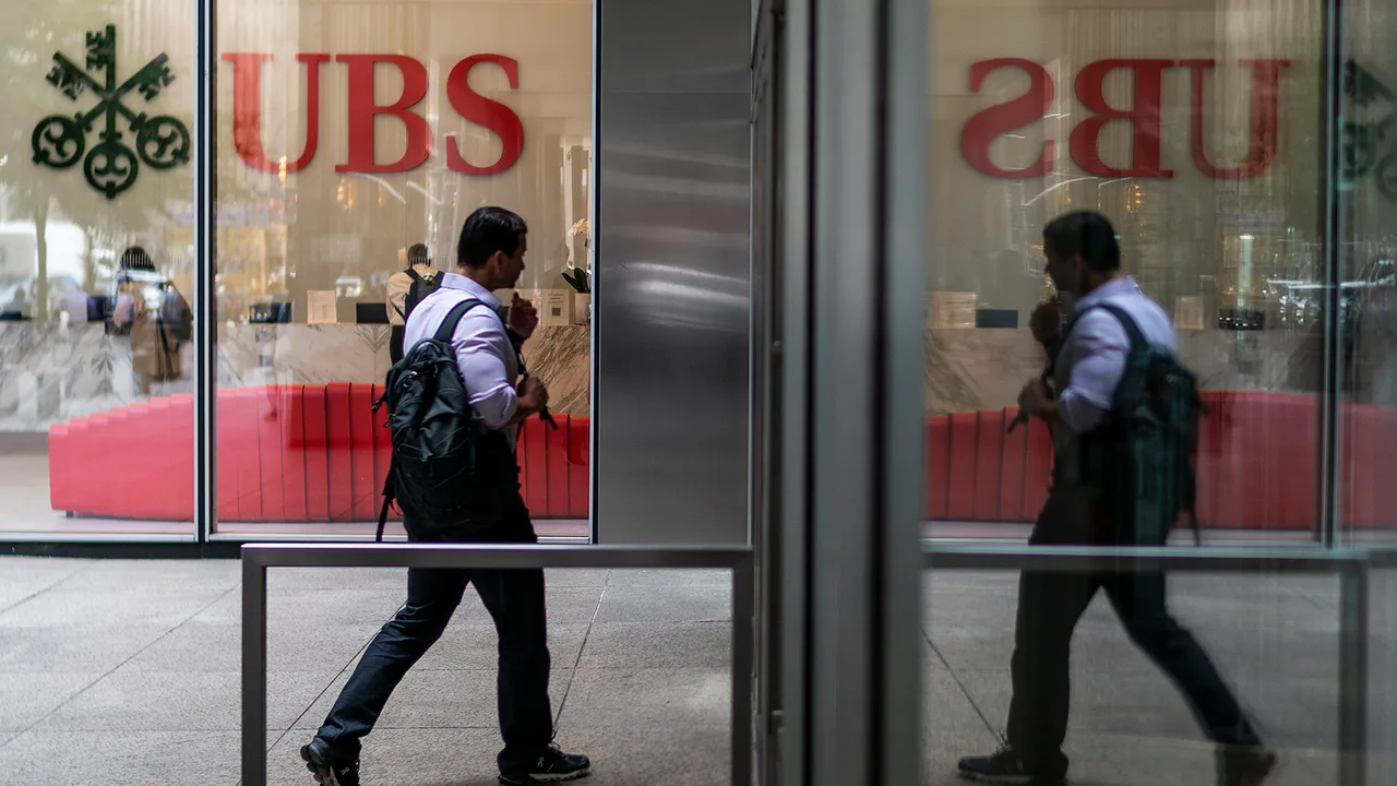 UBS's Americas Advisor Count Drops Amid U.S. Wealth Restructuring