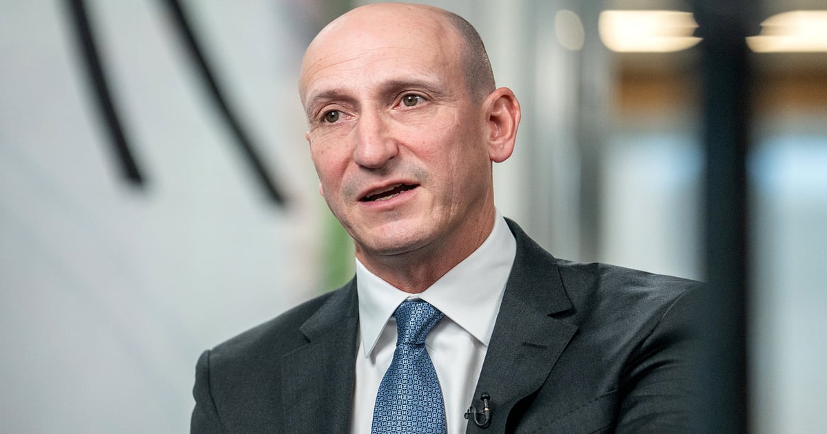 KKR and Capital Group Launch Public-Private Fund for Private Credit
