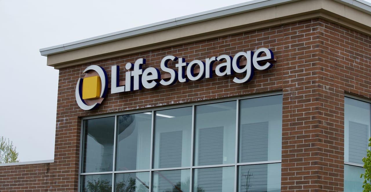Lifestorage Course Extra Space Storage Weighs Offer for Rival Life Storage