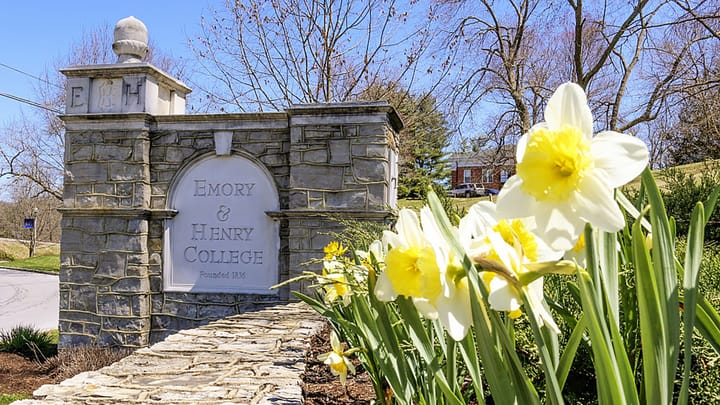 Photograph accompanying Tuition resets pull private-college list prices toward what discounted families already paid