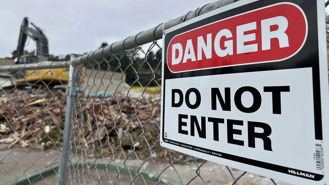 Debating Private vs. Public Infrastructure in Client Portfolios Debating Private vs. Public Infrastructure in Client Portfolios