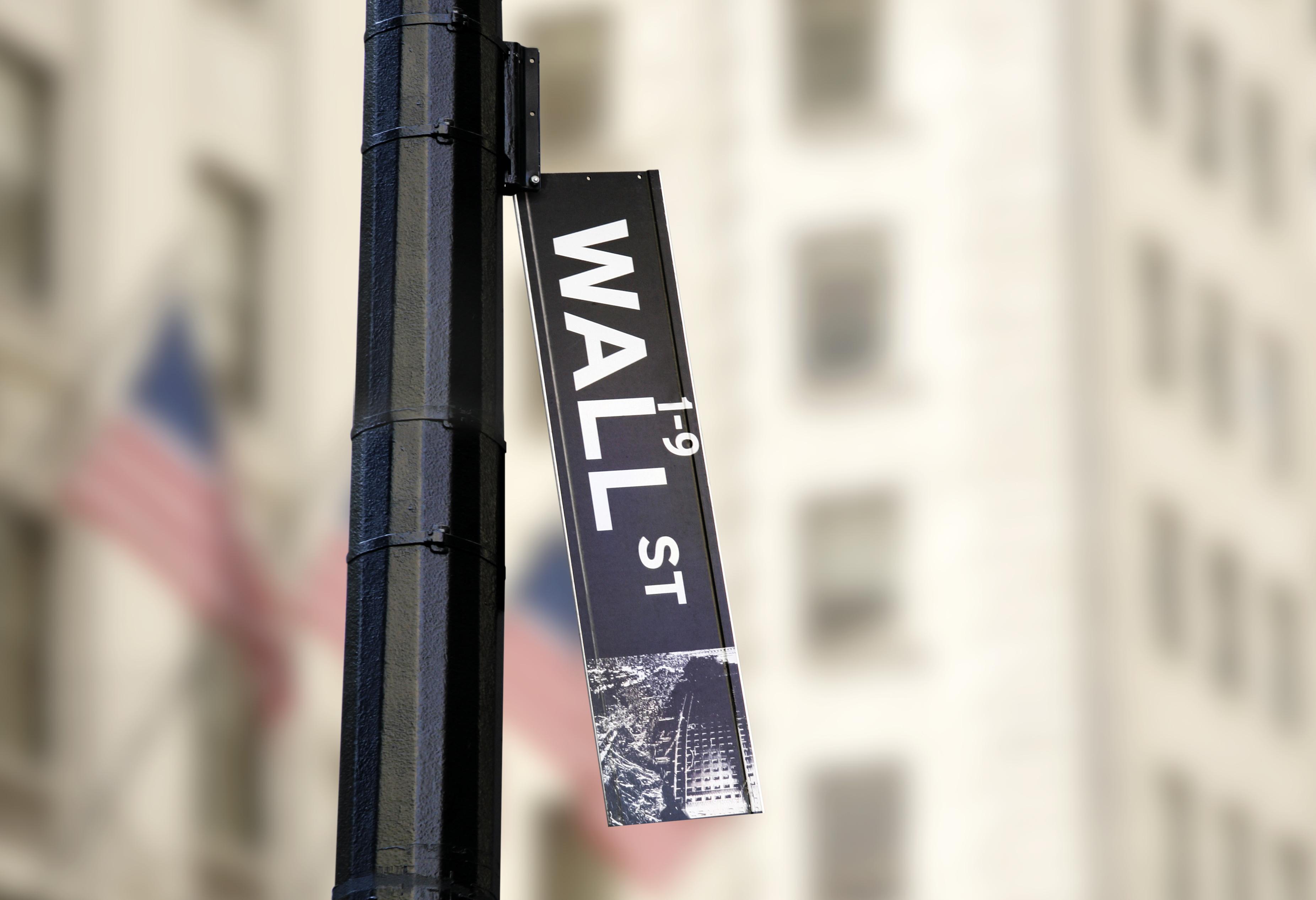 Hanging-Wall-Street-Sign-115026114_3704x2536.jpg