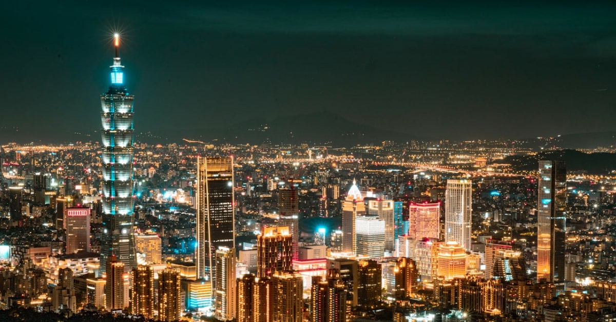 taiwan skyline night view-min.jpg