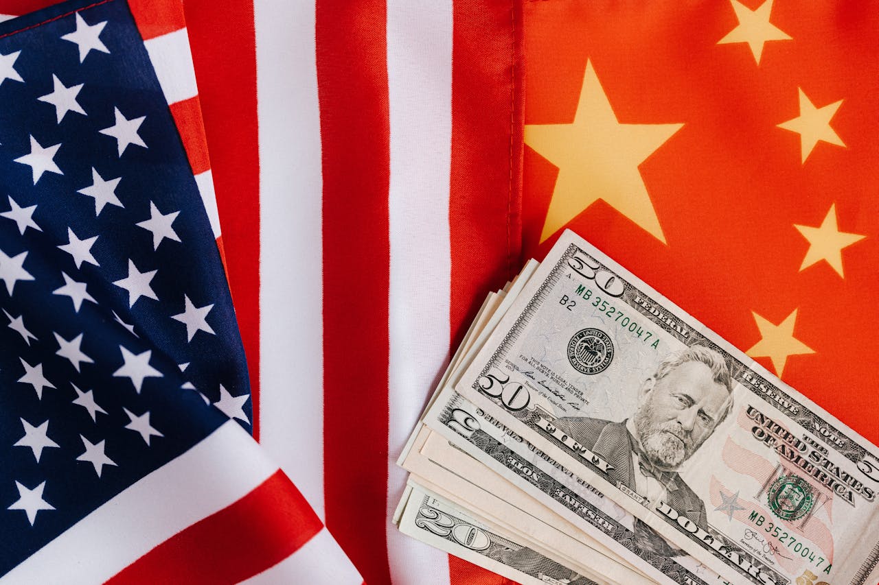 china-us-flag-with-usd