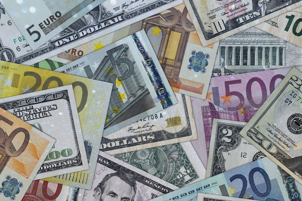 A number of different currencies on top of one another that are used in Forex Trading.