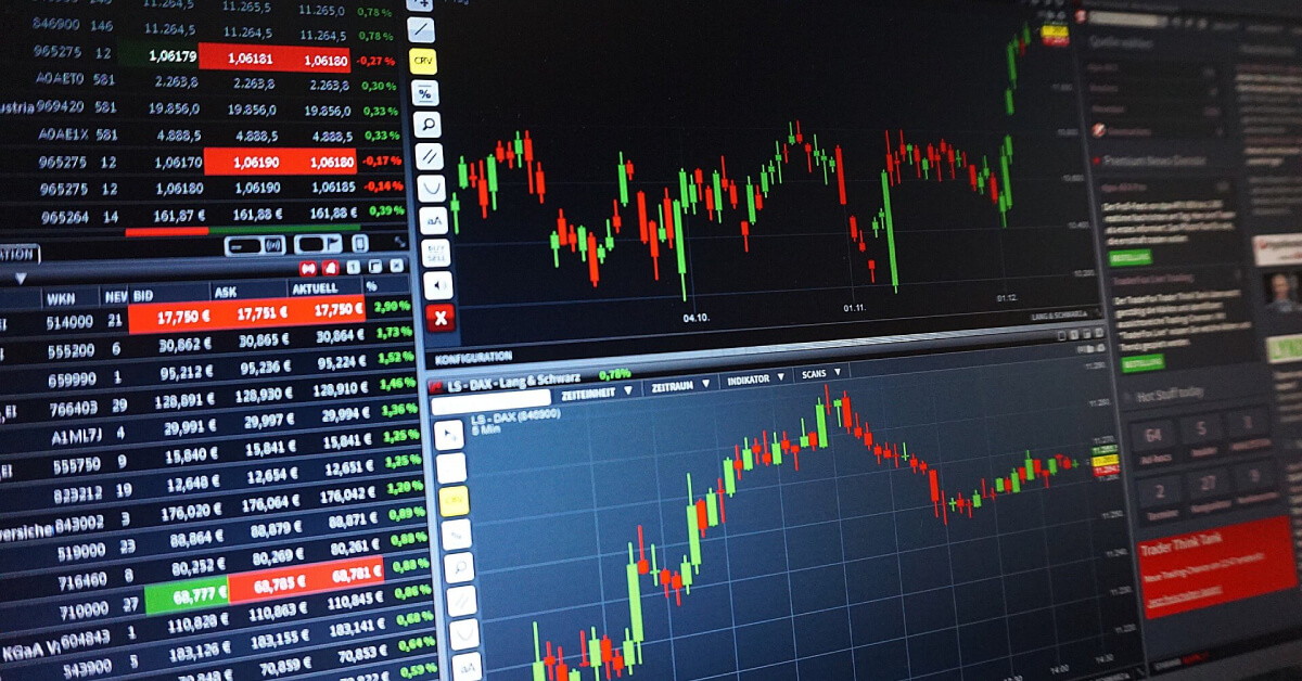 trading_charts_on_multiple_monitors.jpg