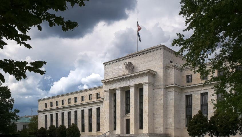 the-exterior-of-the-federal-reserve-building-picture-id1131763915.jpg