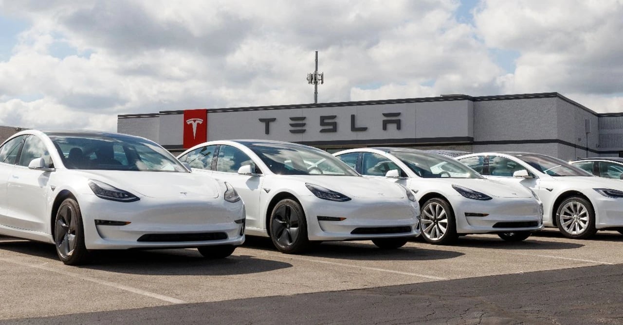 tesla-1.webp