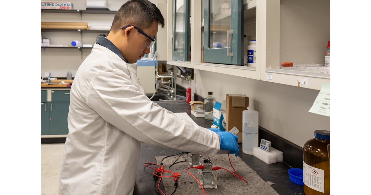 'Fireproof' Cell Phone Battery Charges in 3 Minutes