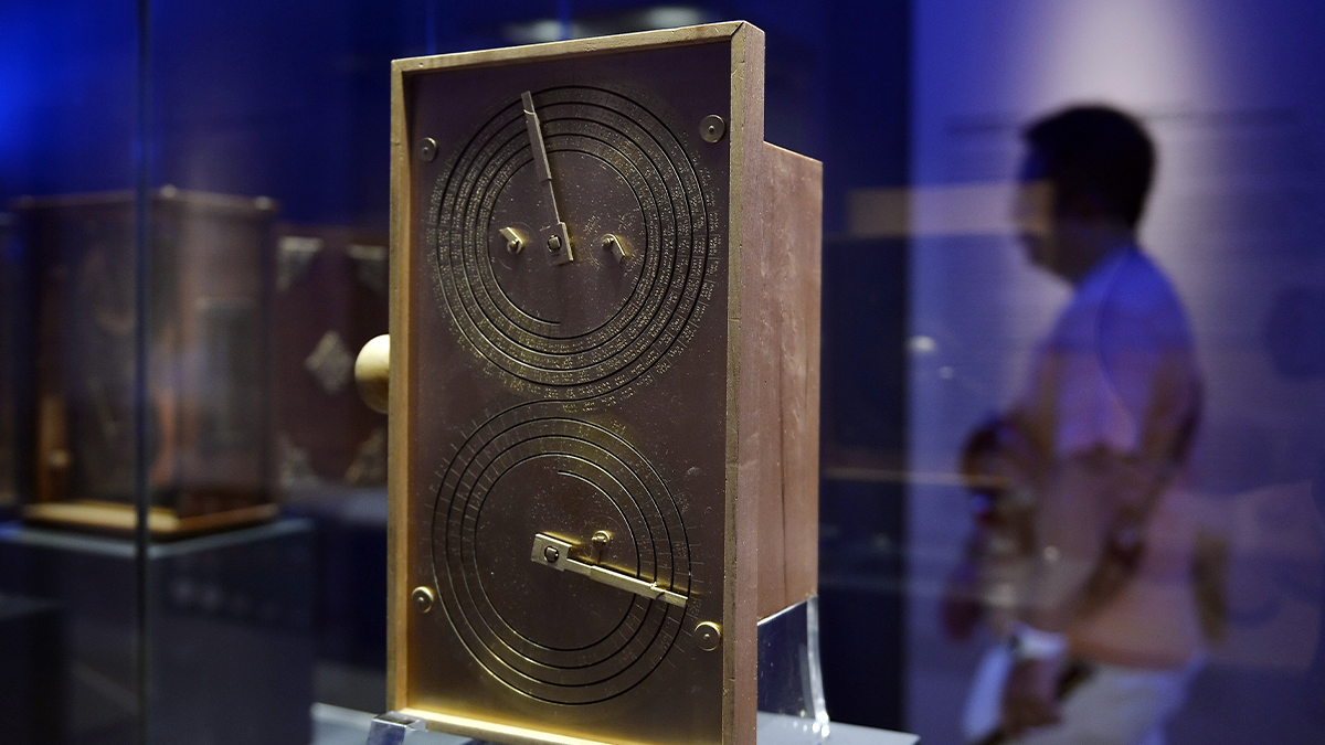 2,000 year-old ancient computer that 'shouldn't exist' was previously  thought to be impossible