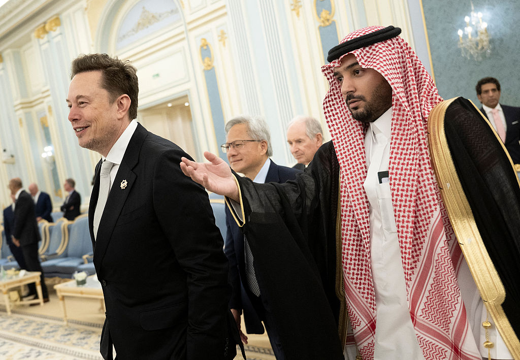 Fox News host savagely calls out Elon Musk with 'billion dollar question'  live on air - Tech News - UNILAD Tech