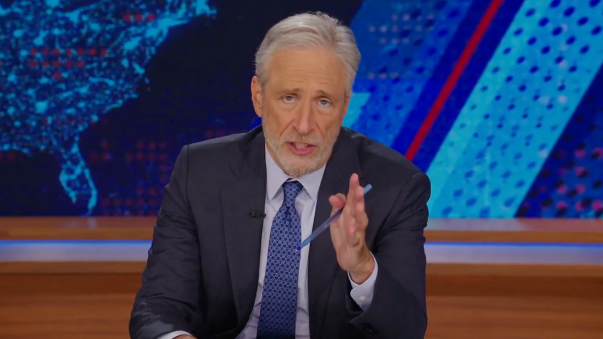Jon Stewart issues savage response after Elon Musk said he'd come on The Daily Show under one condition - Tech News - UNILAD Tech