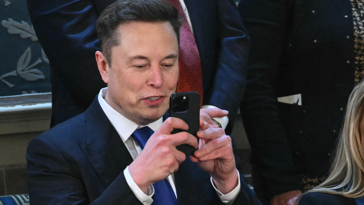 Elon Musk speaks out about Tesla Pi phone that could rival the iPhone -  iPhone - UNILAD Tech