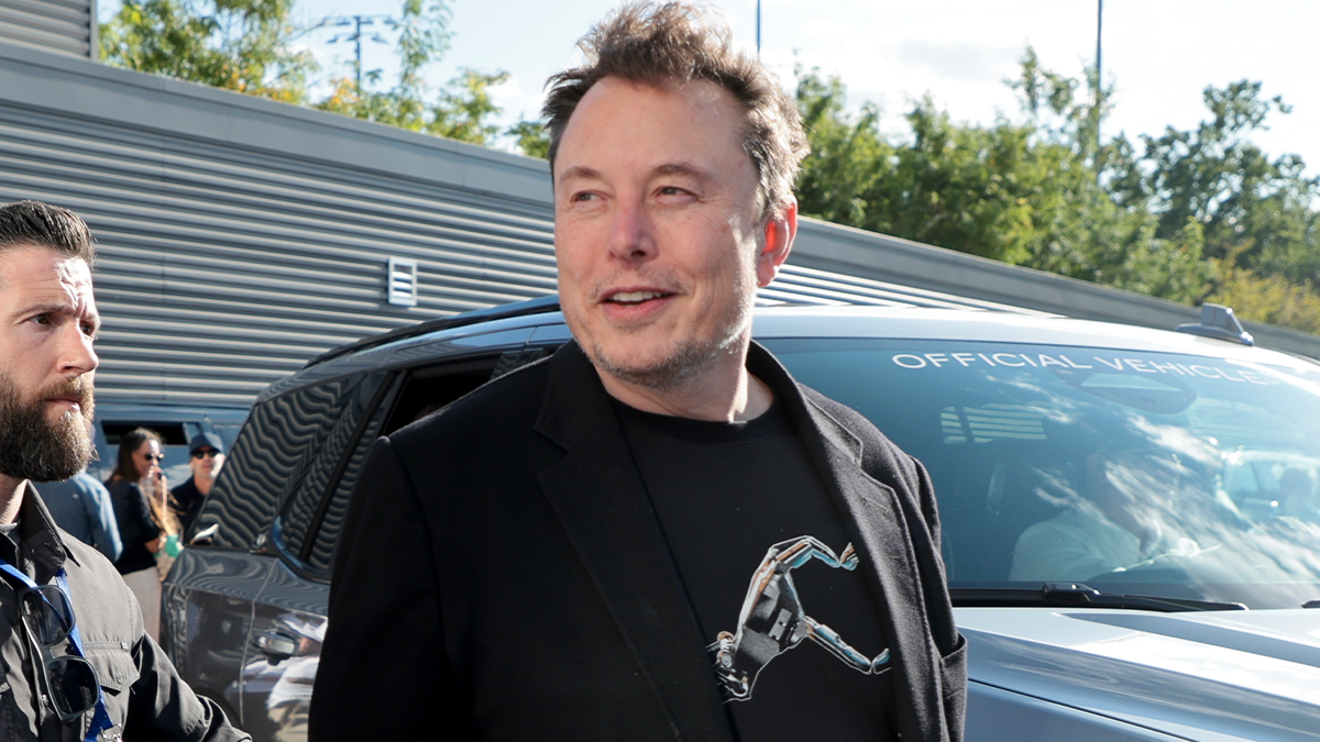 Tesla billionaire Elon Musk gives one-word response to brutal article  detailing his 'decline' - News - UNILAD Tech