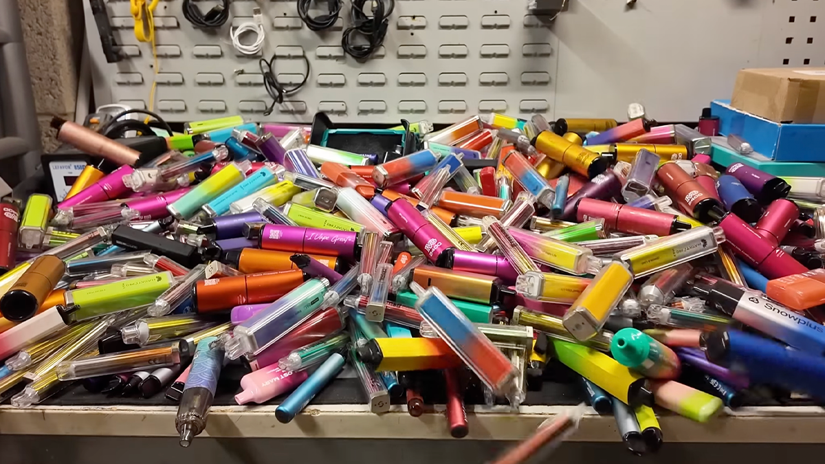 People horrified after YouTuber powers entire house using 500 disposable  vapes in 'incredibly dangerous' experiment