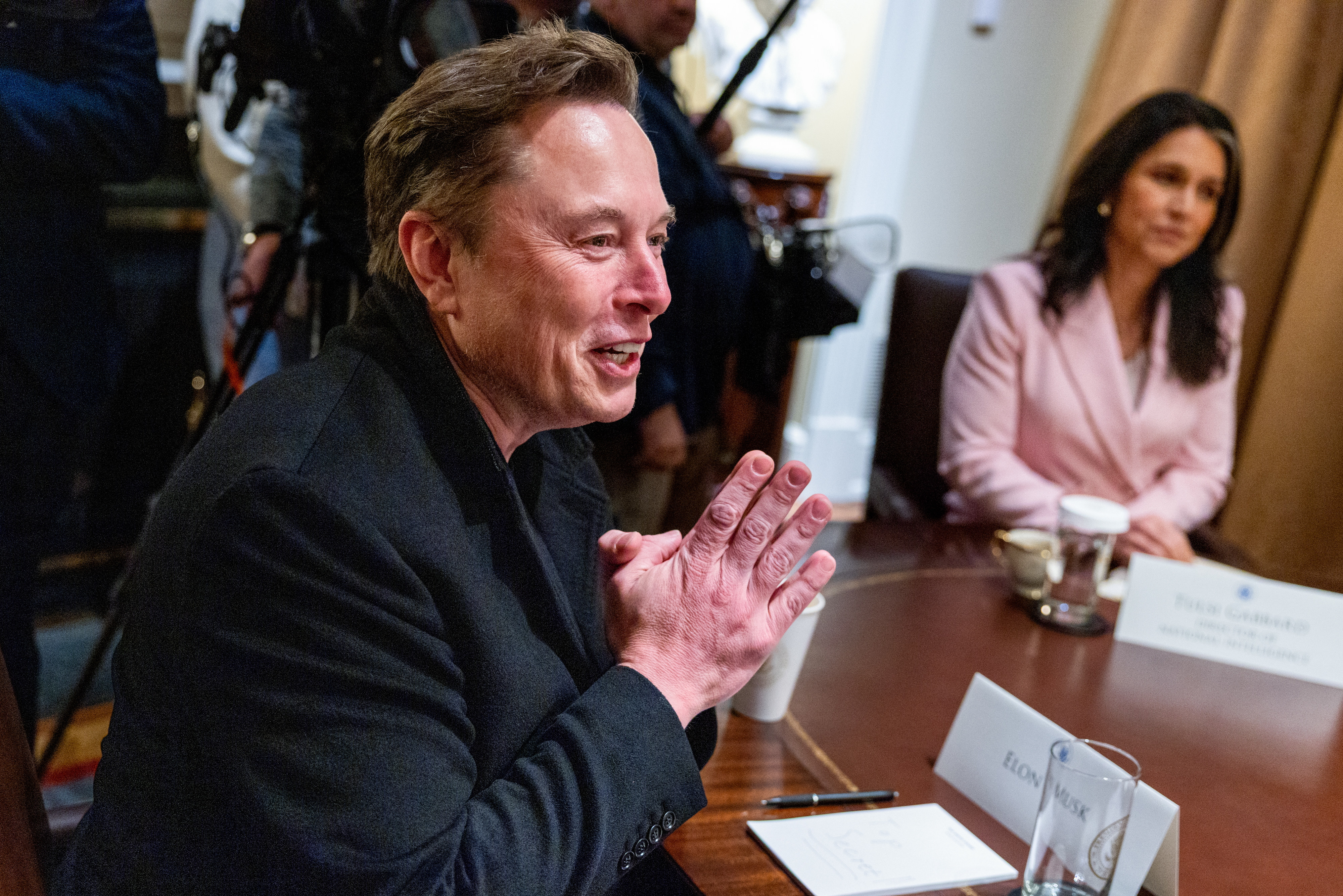 Elon Musk enables groundbreaking feature on all iPhones and Androids