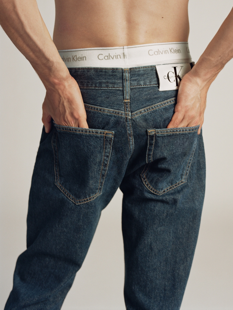 Calvin klein jeans regular hot sale fit