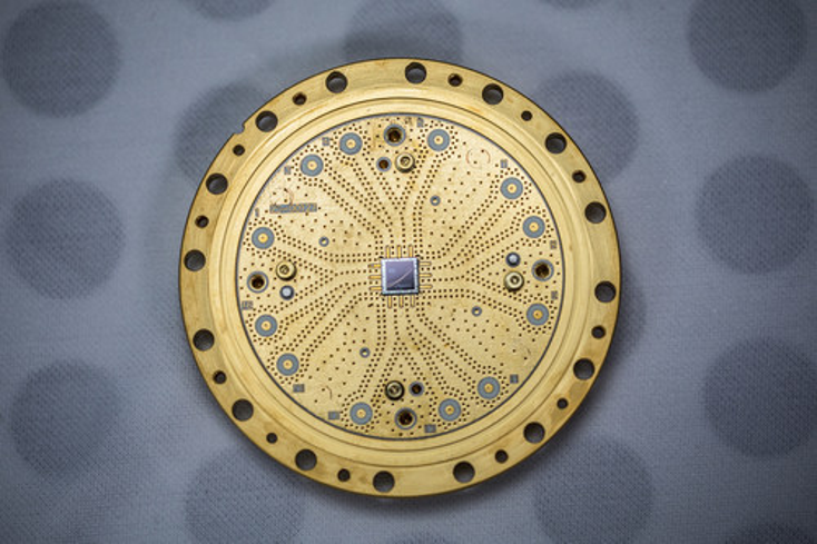 A Rigetti quantum processor, h=which is golden and circular. A Rigetti quantum processor, h=which is golden and circular.