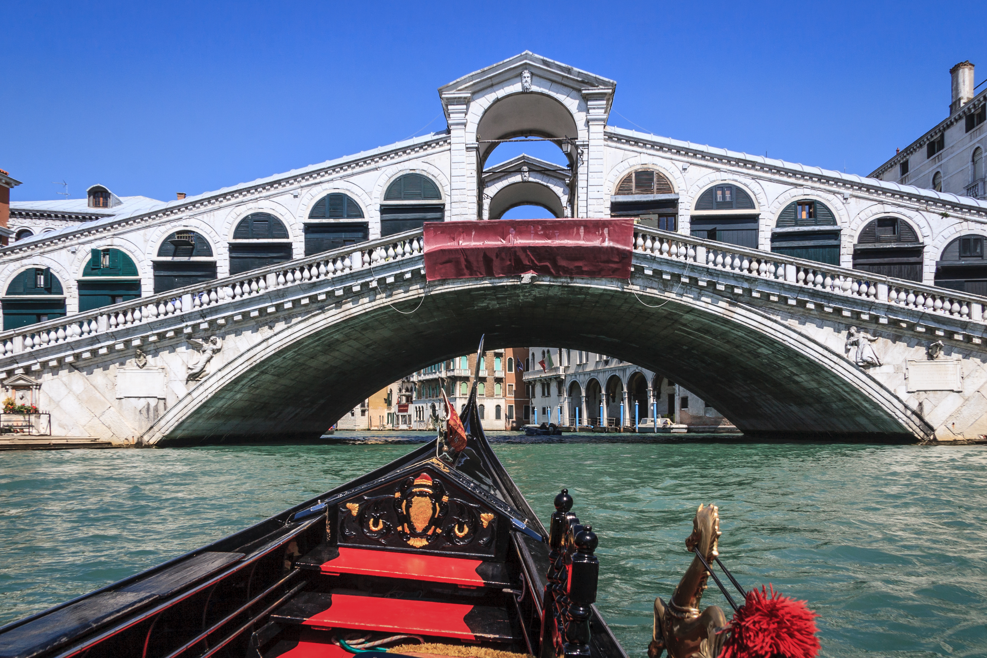 Gondola passing beneath the Rialto Bridge in Venice.
