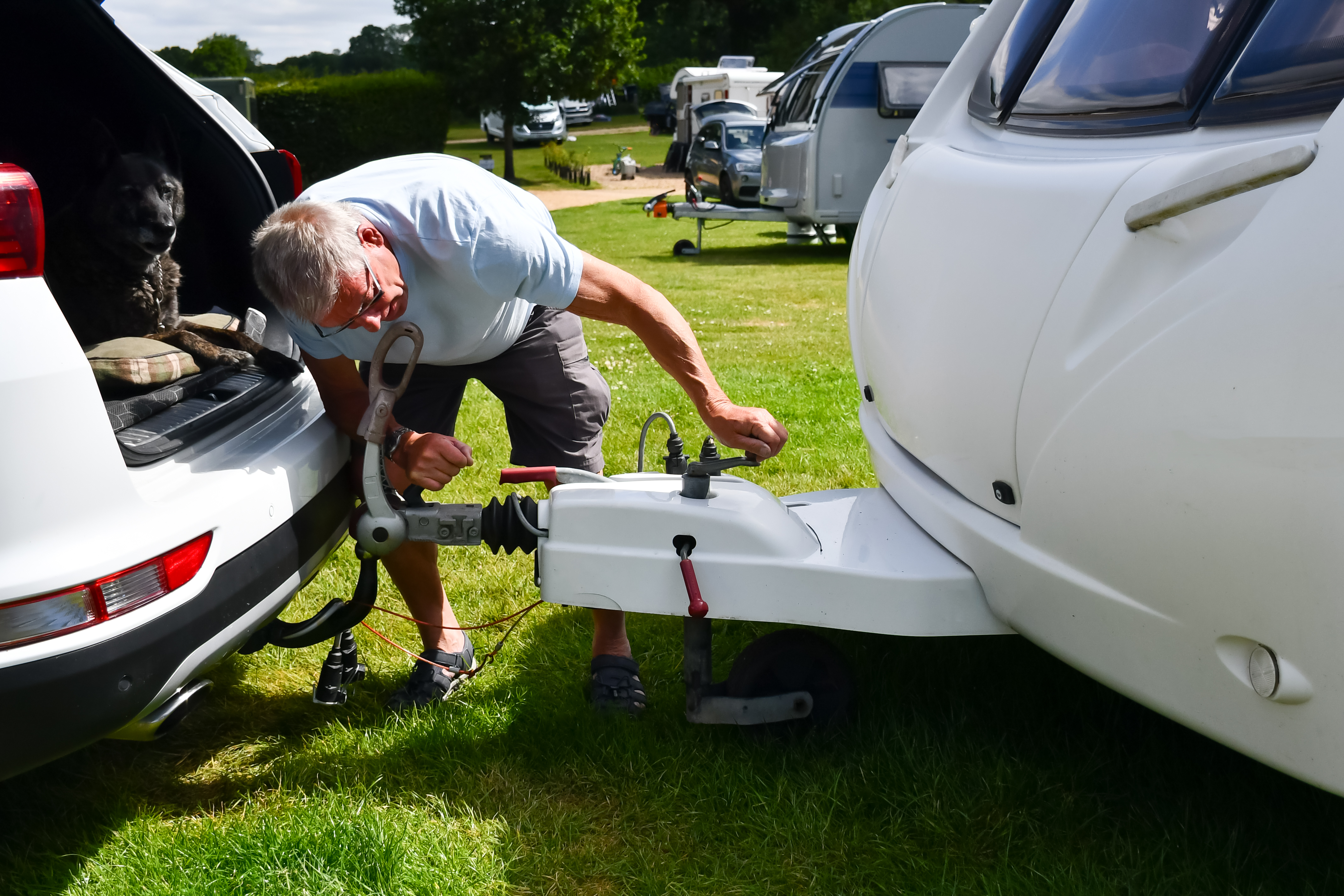 Man checking tow bar on car hire