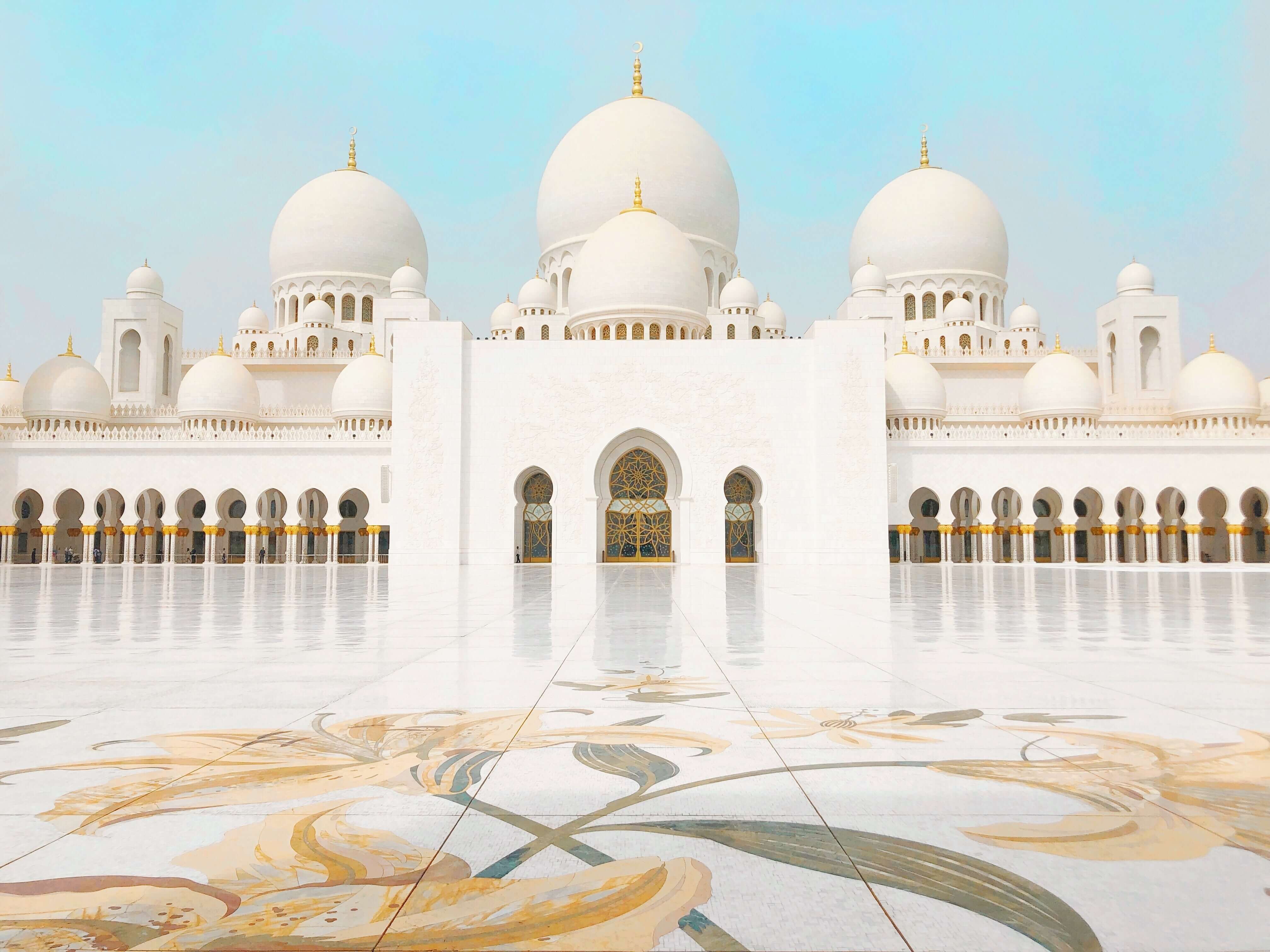 how-to-use-employer-of-record-united-arab-emirates-featured