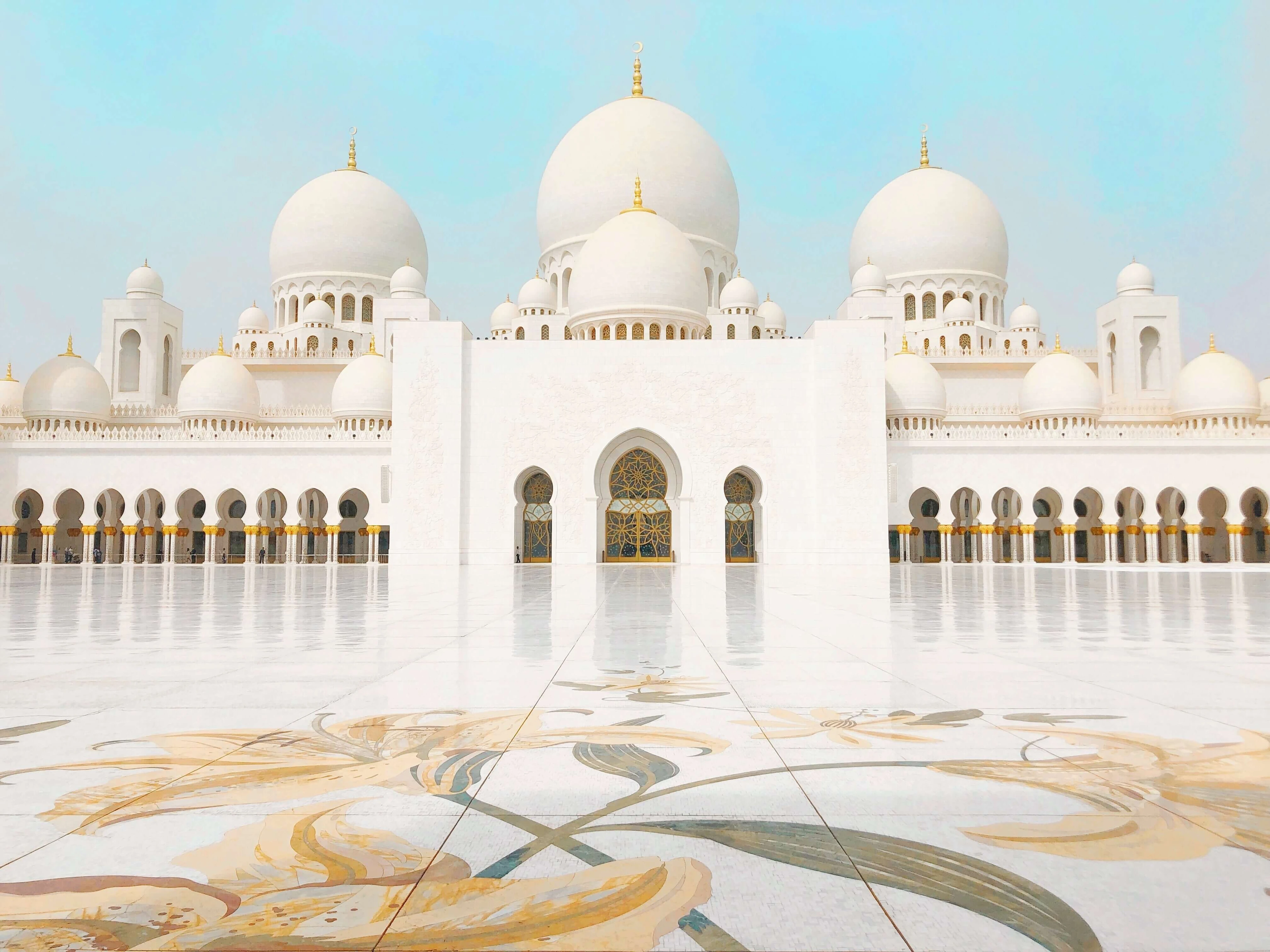 how-to-use-employer-of-record-united-arab-emirates-featured