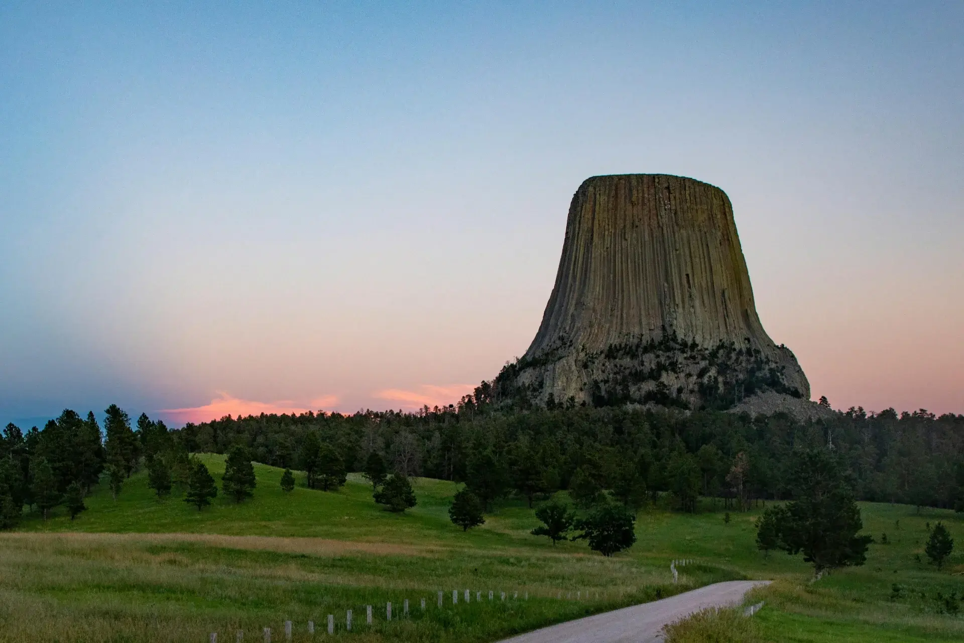 wyoming-employment-guide.webp