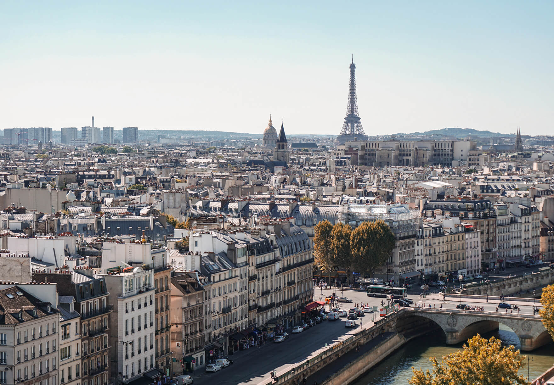 how-to-hire-pay-contractors-in-france-featured