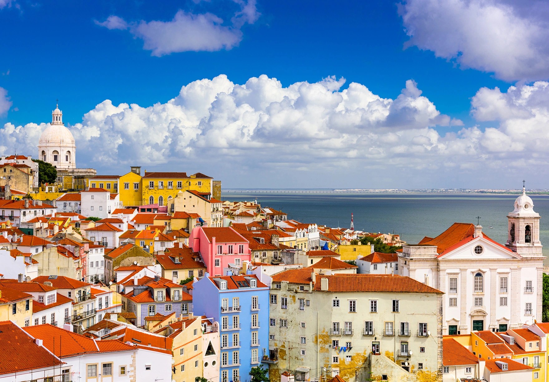 how-to-hire-and-pay-remote-workers-in-portugal-featured