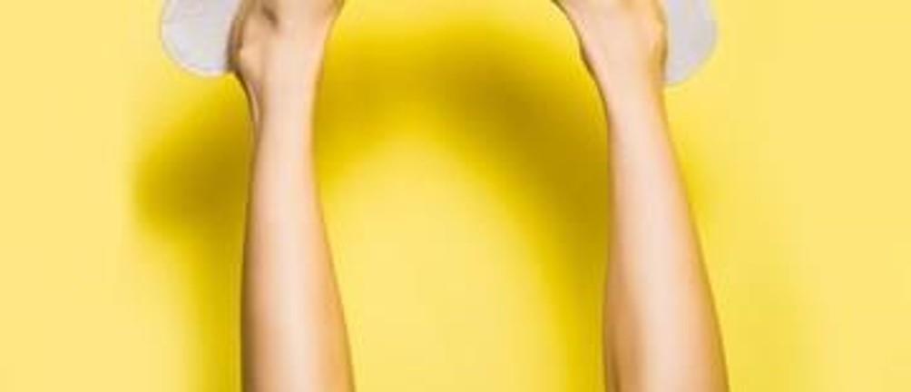 Veet Jambes Fond Jaune