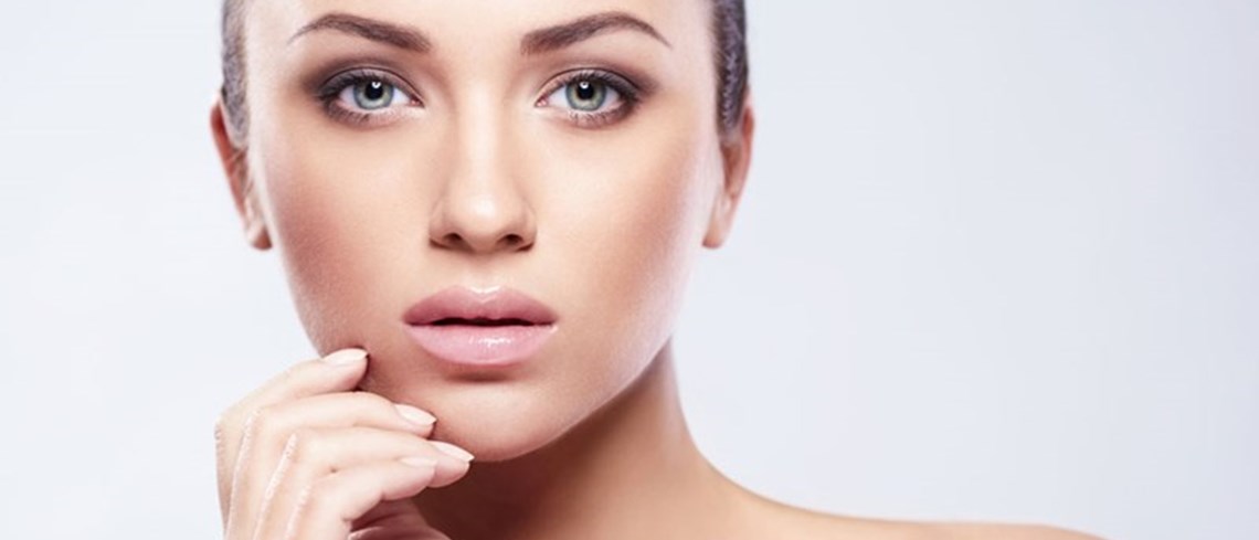 Que faire des poils disgracieux sur le visage?