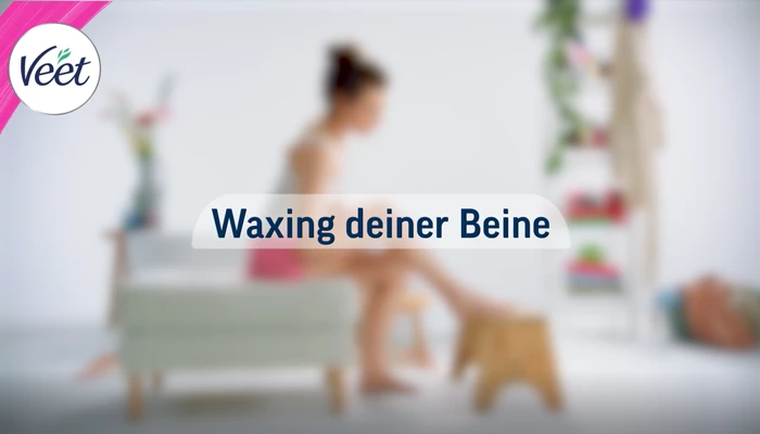 Anwendung Veet Kaltwachsstreifen an den Beinen