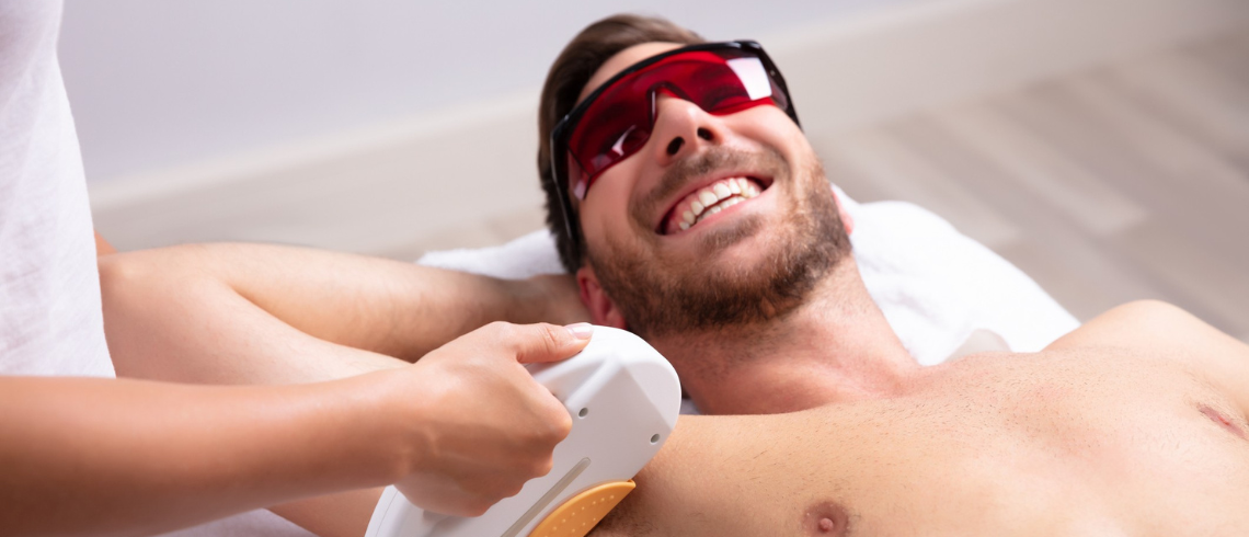 Depilação masculina: 3 formas de depilar o corpo de homem
