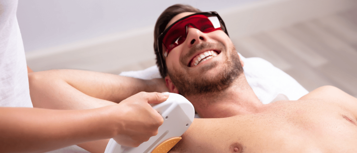 Depilação masculina: 3 formas de depilar o corpo de homem