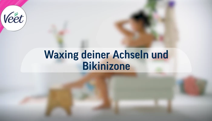 Anwendung Veet Kaltwachsstreifen an den Achseln und in der Bikinizone