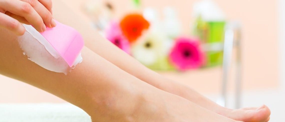 Remover o pelo : Vantagens e Desvantagens de Usar Cremes Depilatórios