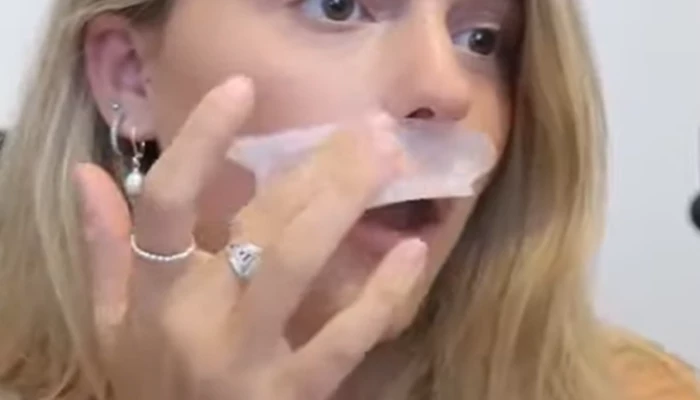 Anwendung Kaltwachsstreifen Gesicht mit Anni