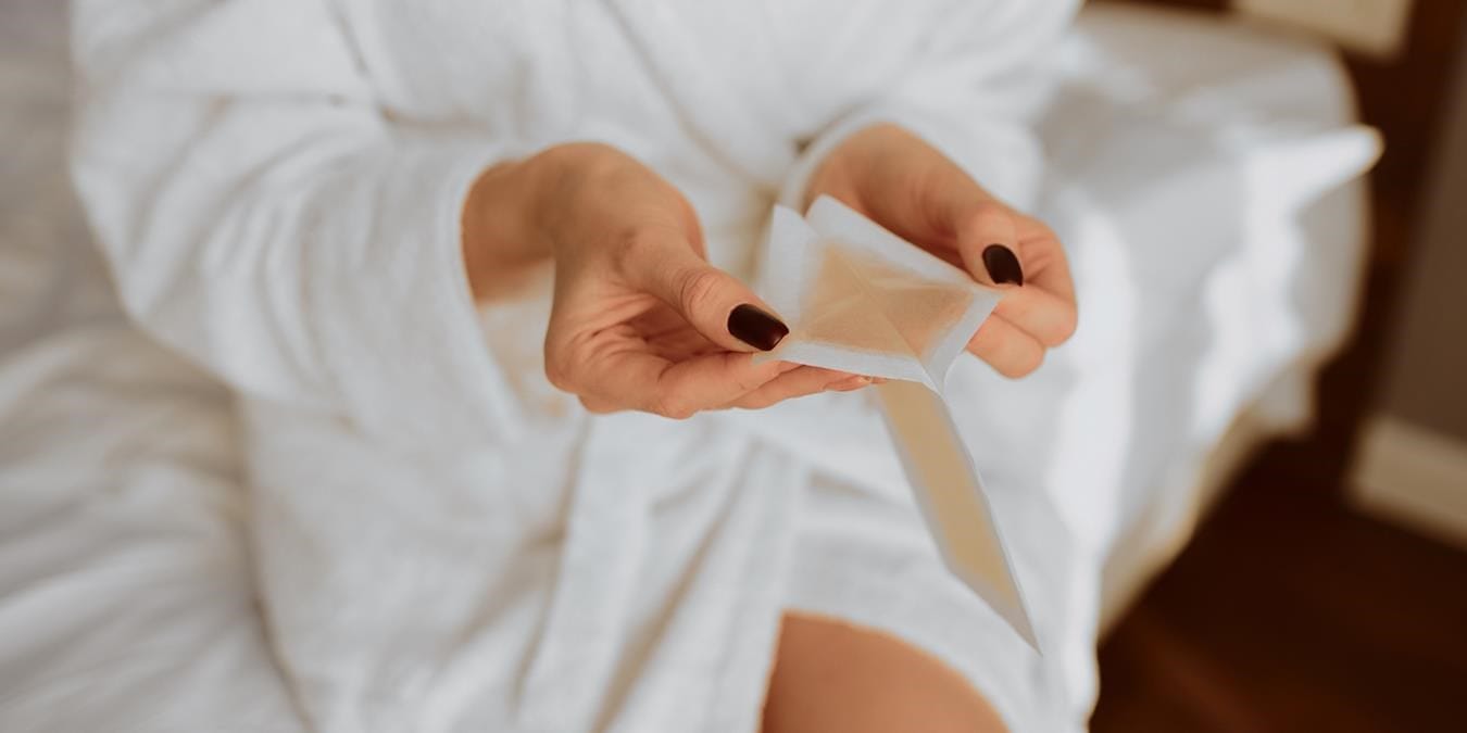 Introducing our wax strips with VEET EASY-GELWAX™ technology