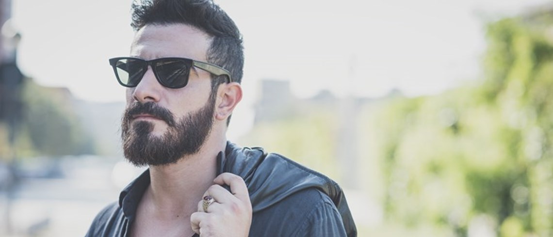 Cómo eliminar el vello en la espalda en hombres