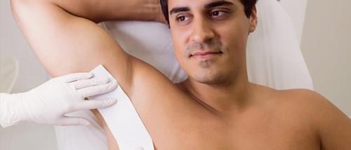 الطريقة الأسهل لإزالة شعر الإبط للرجال