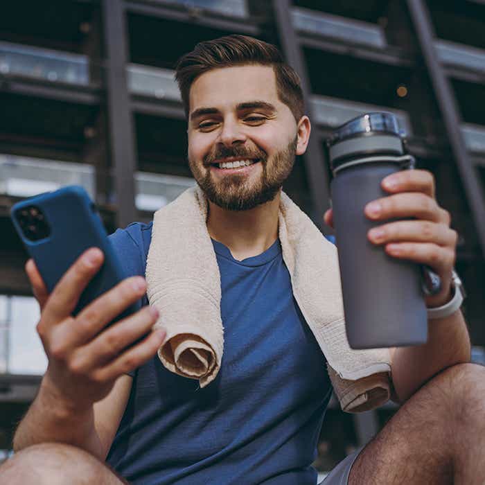 vitality-mann-beim-sport-mit-handy-teaser.jpg