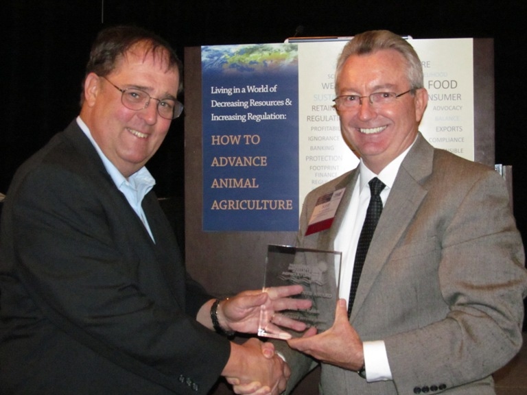 Iowa State Extension Veterinarian Receives NIAA President’s Award