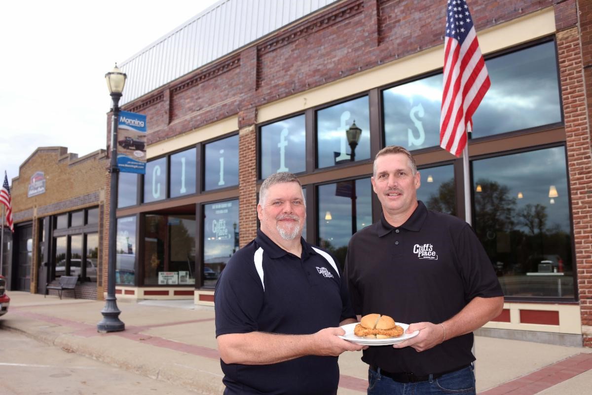 Cliff's Place wins 2023 Iowa's Best Breaded Pork Tenderloin