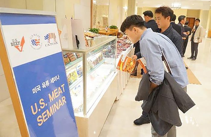 Prospective buyers learn about U.S. chilled pork and processed pork products at a USMEF seminar on South Korea’s Jeju Island.