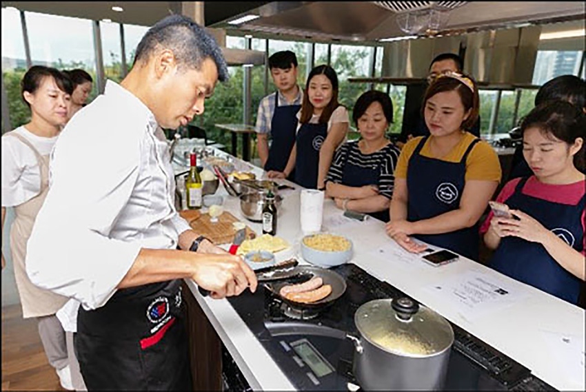 U.S. pork, beef cooking classes attract young Chinese professionals