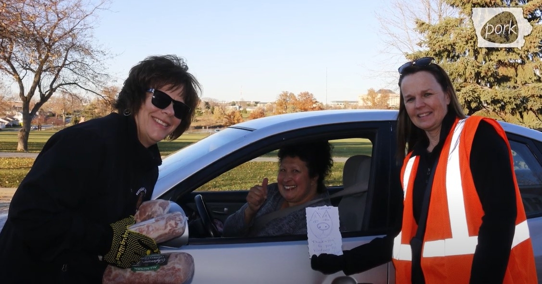 Iowa pork producers give thanks to Cedar Rapids community