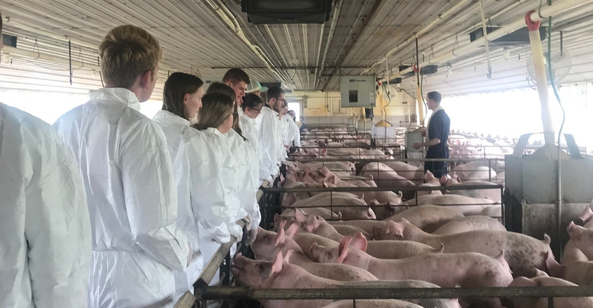Wesley Lyons of Pipestone Veterinary Services conducted a swine vet lab with the students at a wean-finish pig barn. The inte