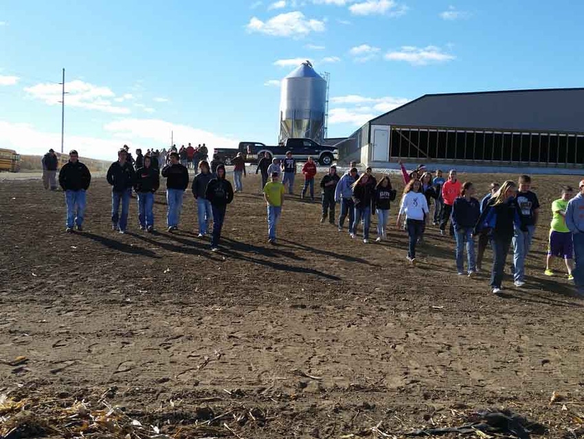 More than 500 tour state-of-the-art hog finishing barn during open house