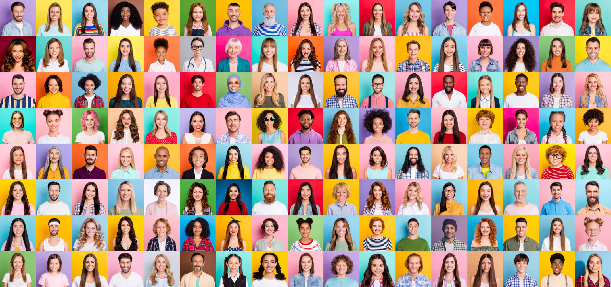 Muchas caras de diferentes personas en cuanto a edad, raza, preferencias, etc